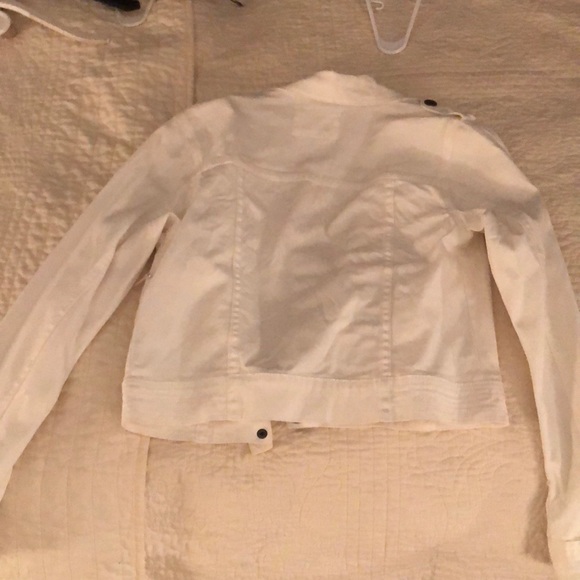 White jacket! - Picture 4 of 5